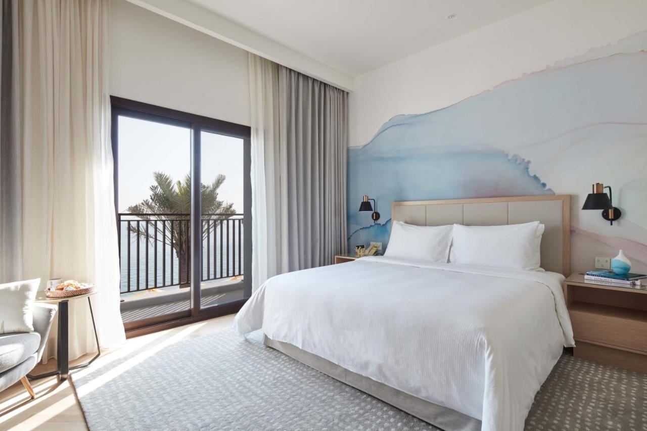 Vida Beach Resort Umm Al Quwain Exteriér fotografie A bedroom at the hotel
